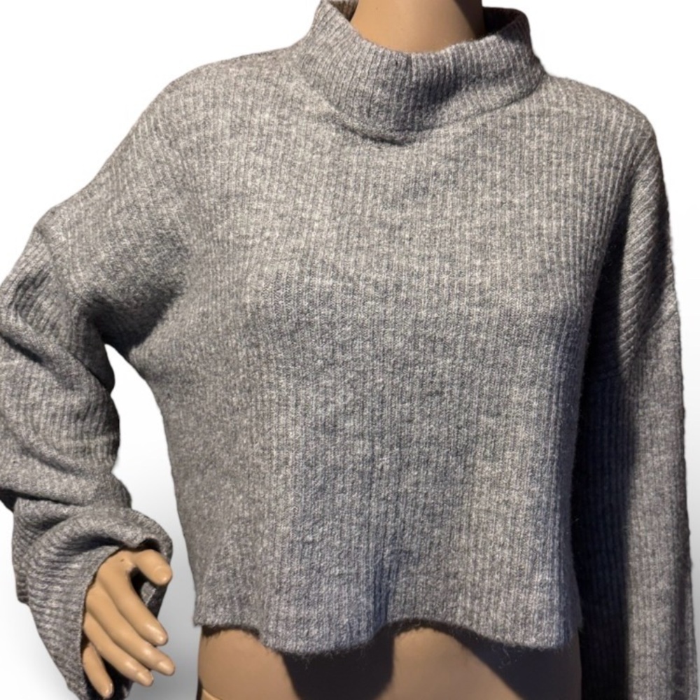 💰BOGO FREE divided Crop Sweater